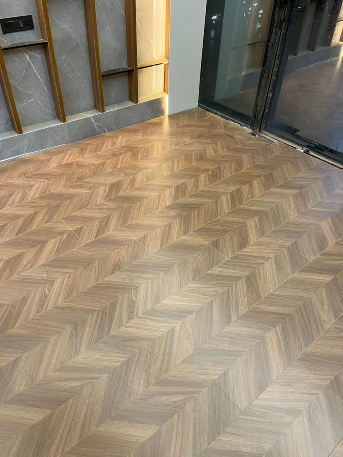 Wood-look flooring finish